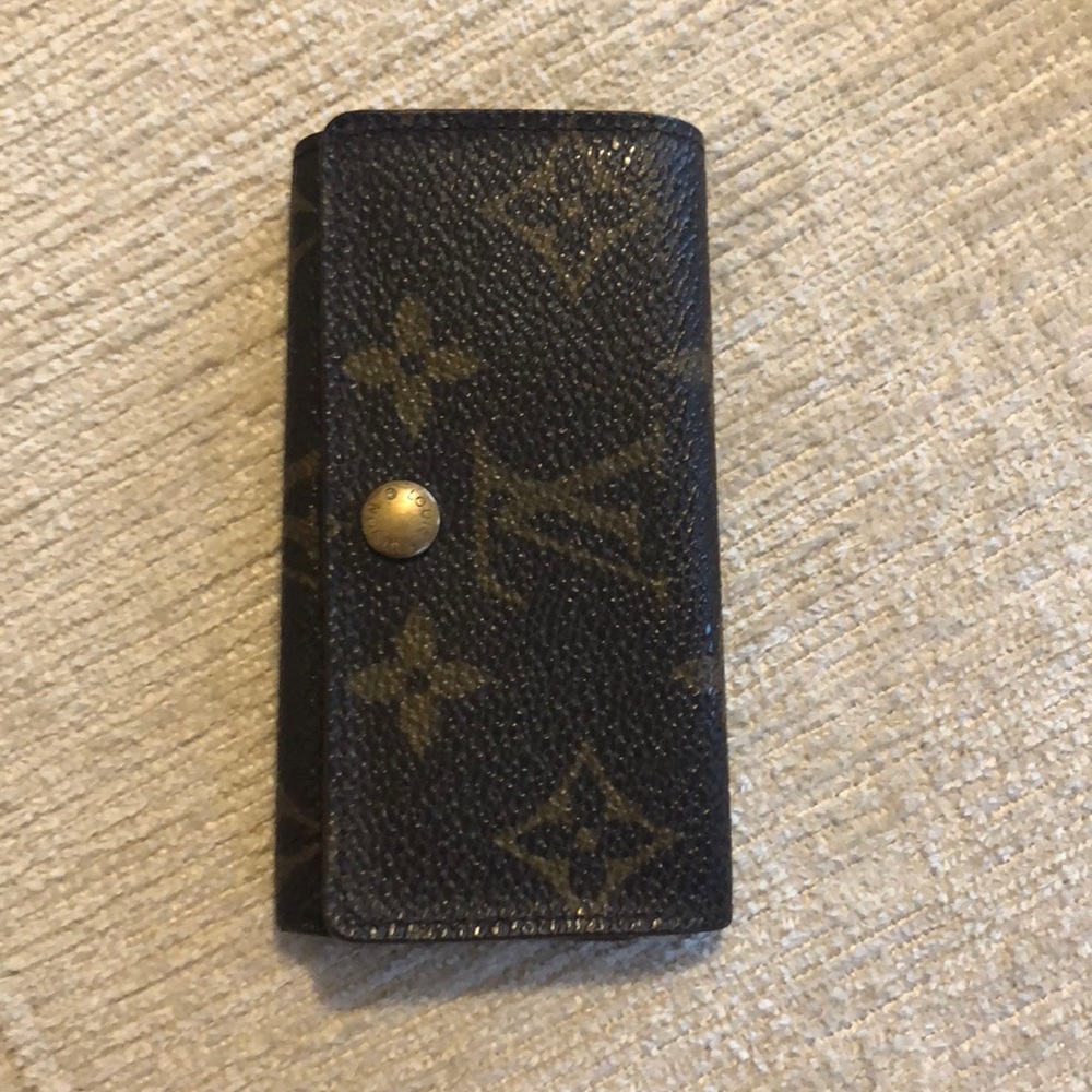 Authentic Louis Vuitton key case.